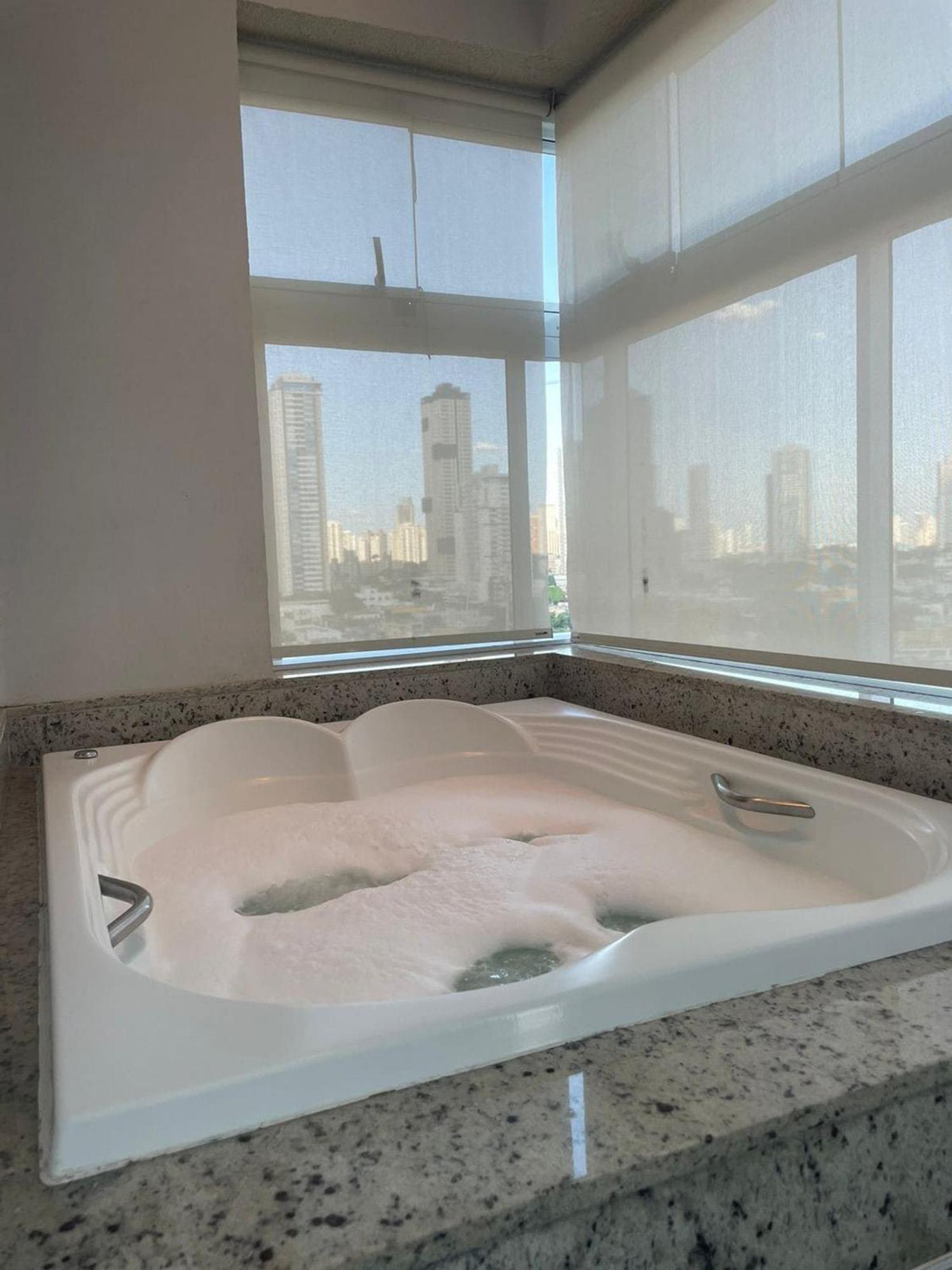 1 Qts.| 2 Hosp. | Jacuzzi Na Varanda | Linda Vista ゴイアニア エクステリア 写真